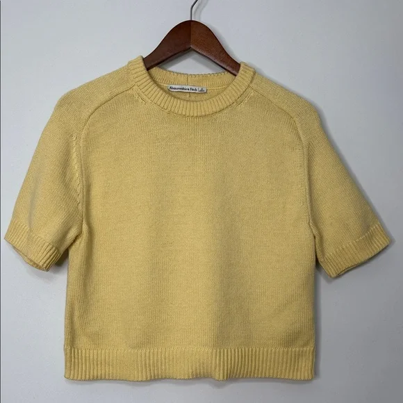 Abercrombie & Fitch Madeline Crew Neck Yellow Sweater Tee Size Small - Picture 5 of 9